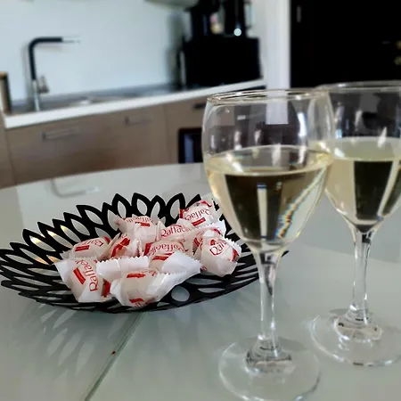 מלון דירות Elena's Lux - Town & Sea View - Atlantis סרפובו